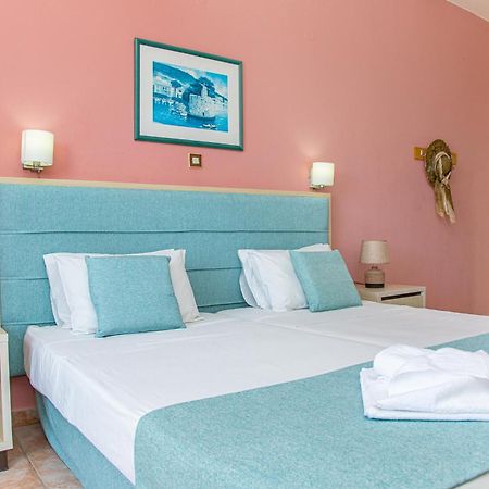 Theoni Apartments มาเลีย ภายนอก รูปภาพ