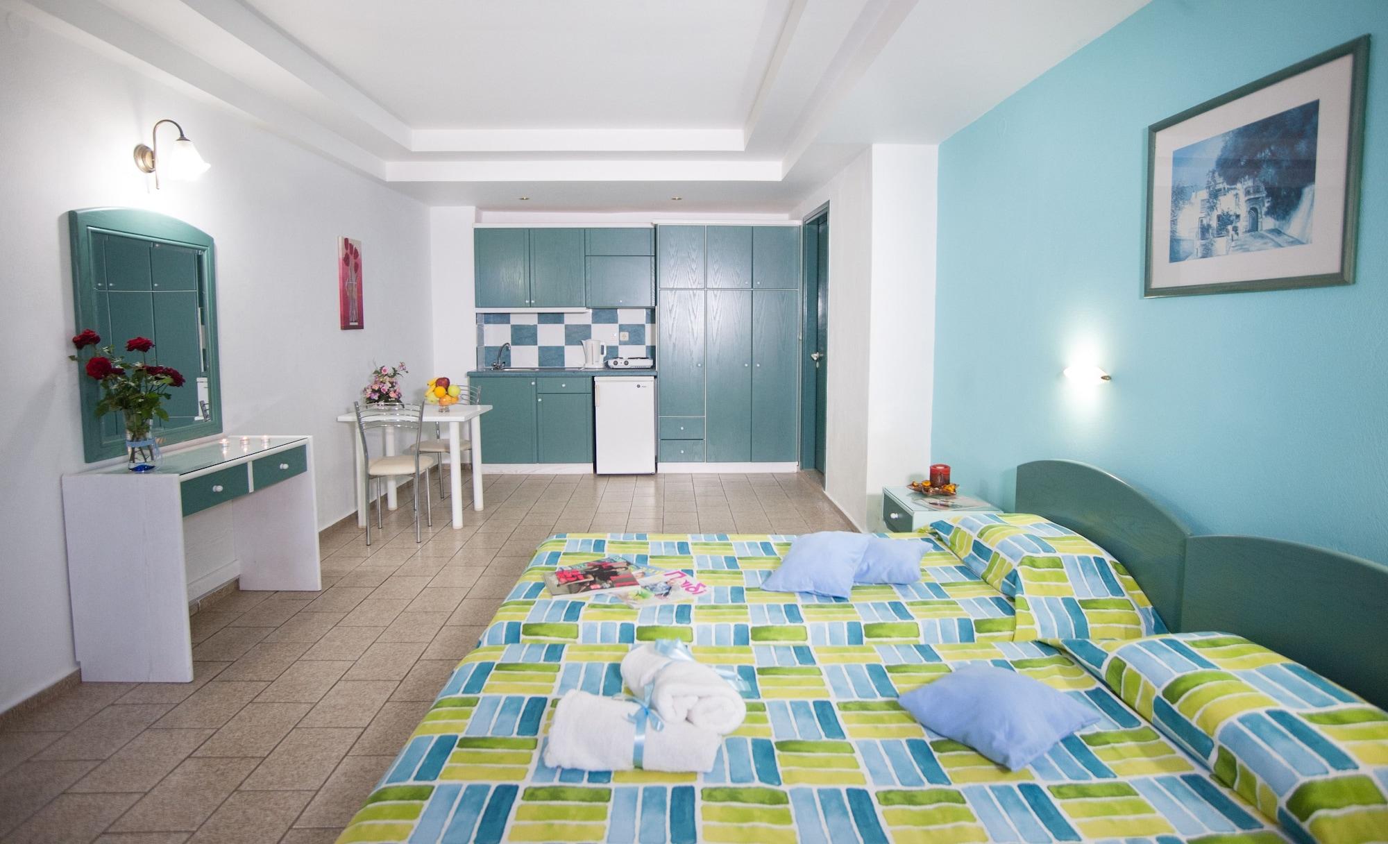 Theoni Apartments มาเลีย ภายนอก รูปภาพ