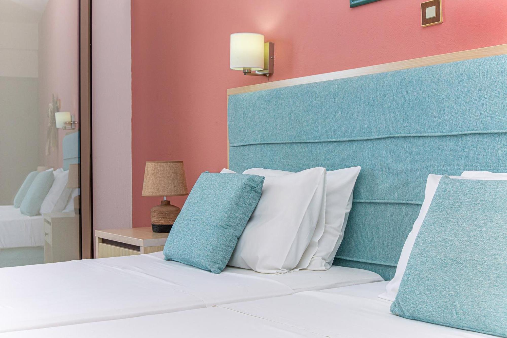Theoni Apartments มาเลีย ภายนอก รูปภาพ