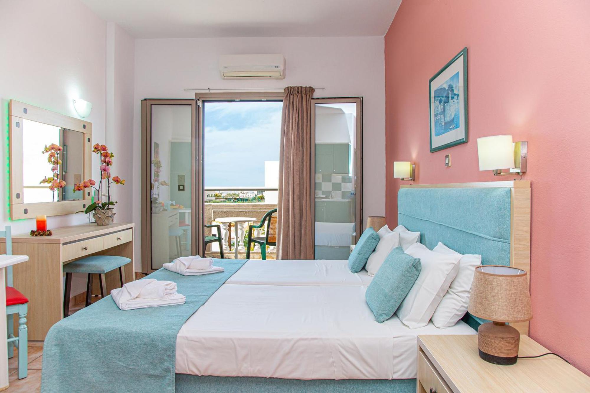 Theoni Apartments มาเลีย ภายนอก รูปภาพ