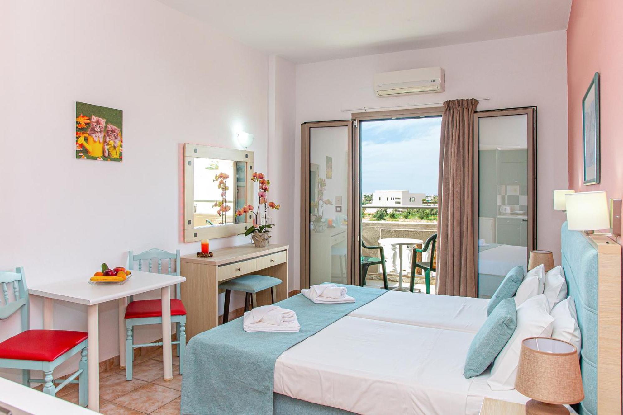 Theoni Apartments มาเลีย ภายนอก รูปภาพ