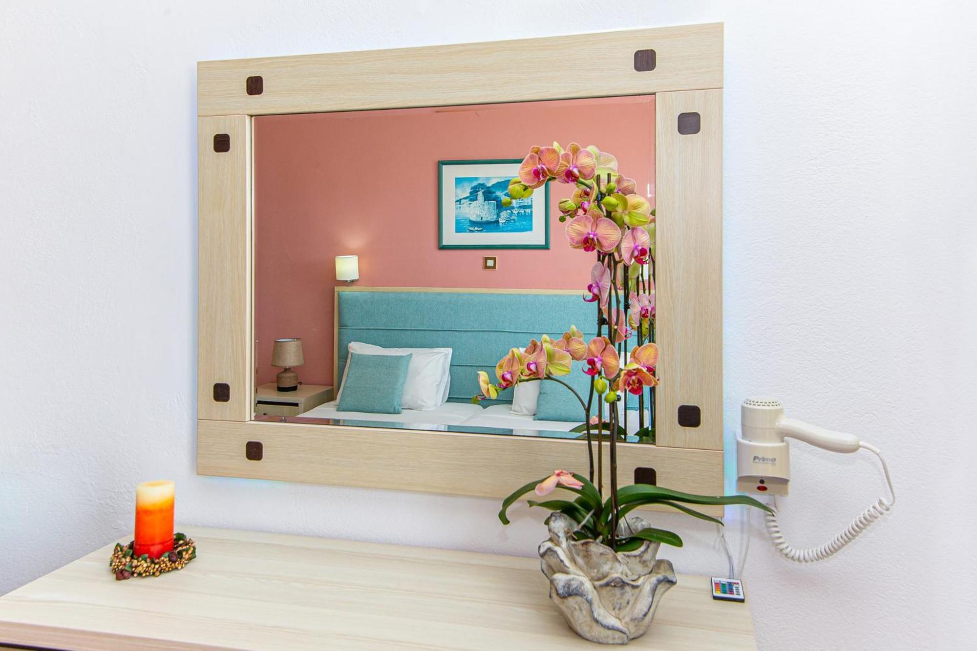 Theoni Apartments มาเลีย ภายนอก รูปภาพ